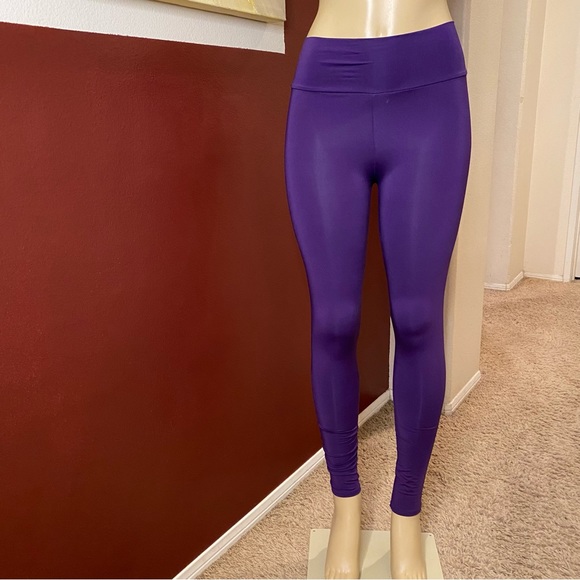 015-Women’s Leggings - Picture 1 of 4